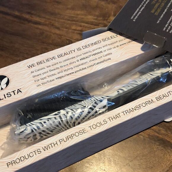 Calista TrianglPro Heated Detailer Hair Brush-River blue, light pink or zebra - Picture 5 of 7